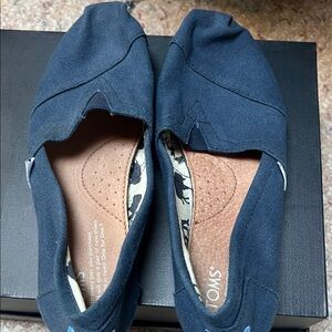 TOMS Women's Dark Blue Canvas Flats